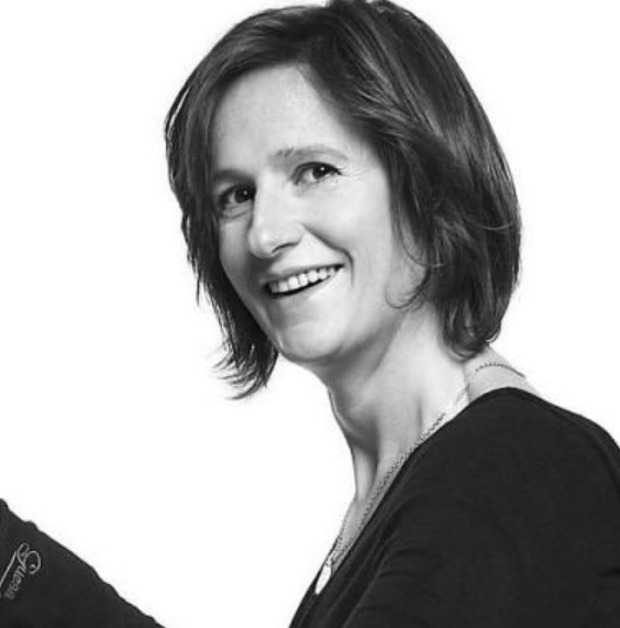 How to Become a Perfumer: A Guide to Starting Your Fragrance Journey ...